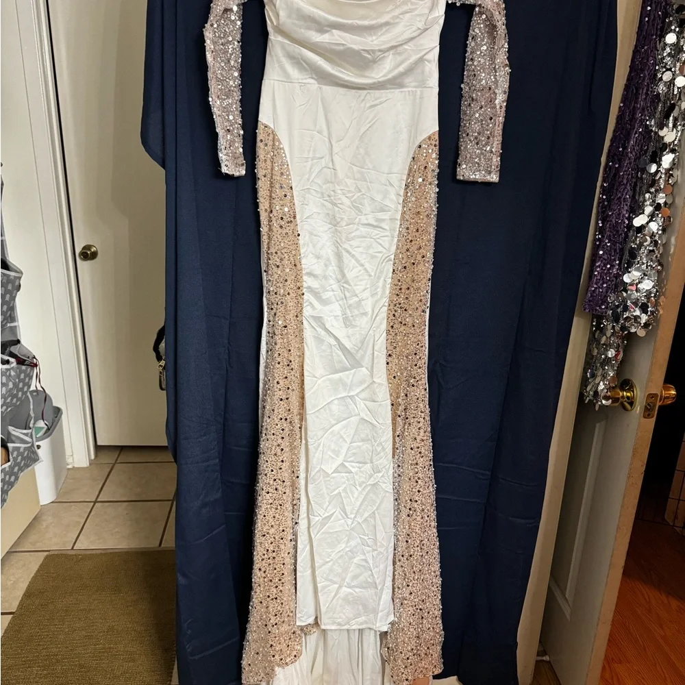 Elegant Sequin Long Sleeve Dress - Picture 3 of 11